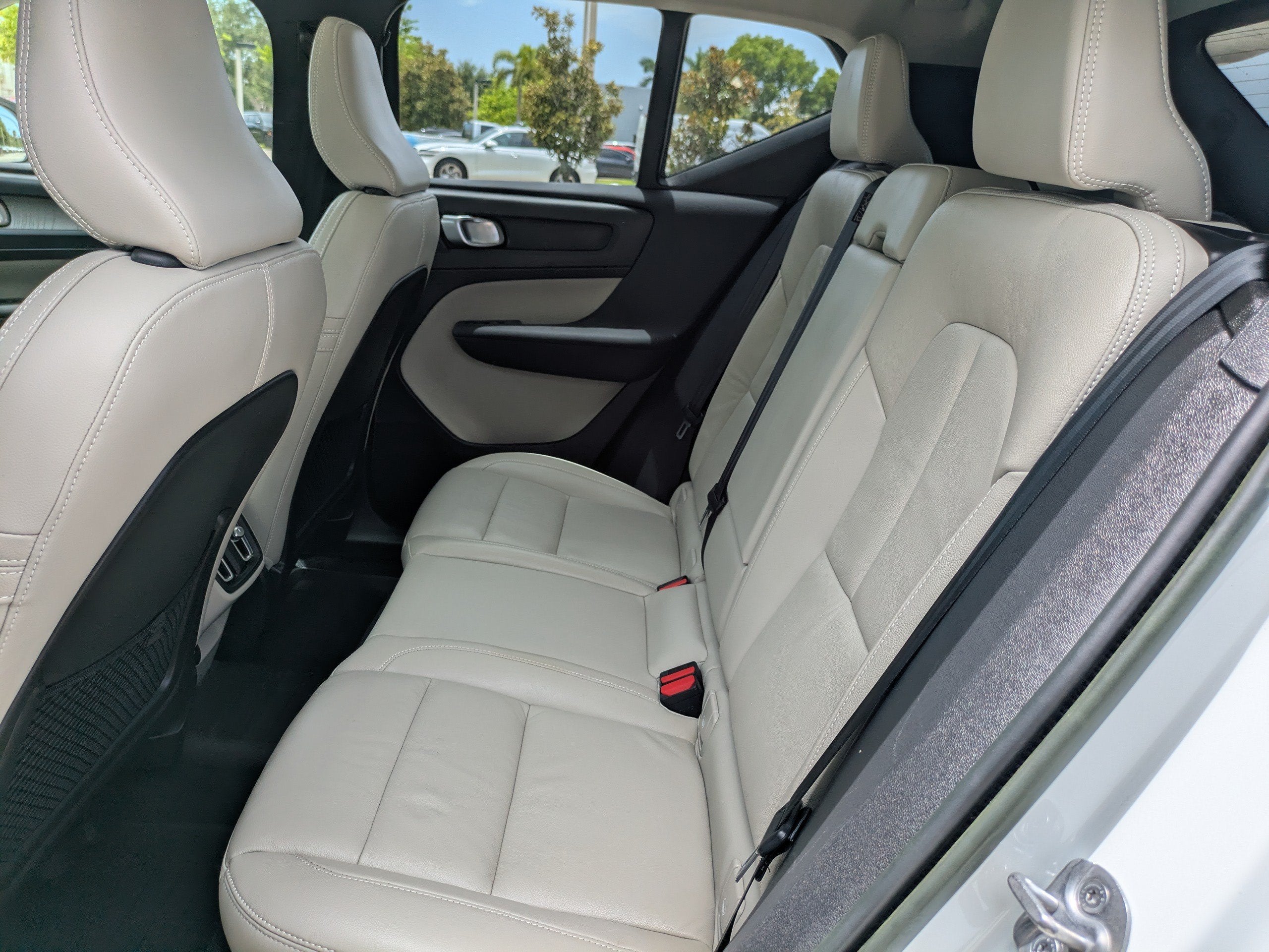 2023 Volvo XC40 PLUS DARK THEME