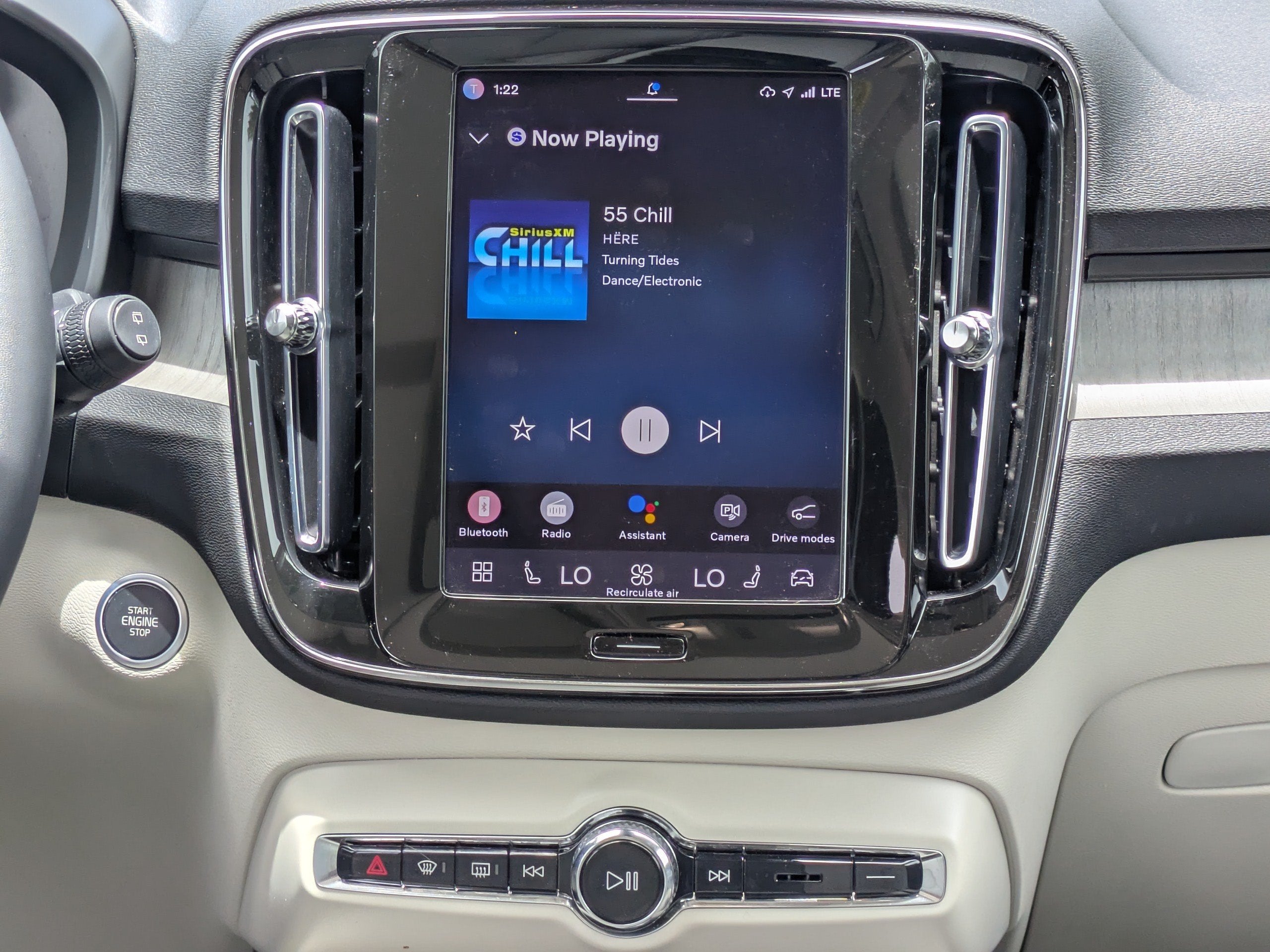 2023 Volvo XC40 PLUS DARK THEME