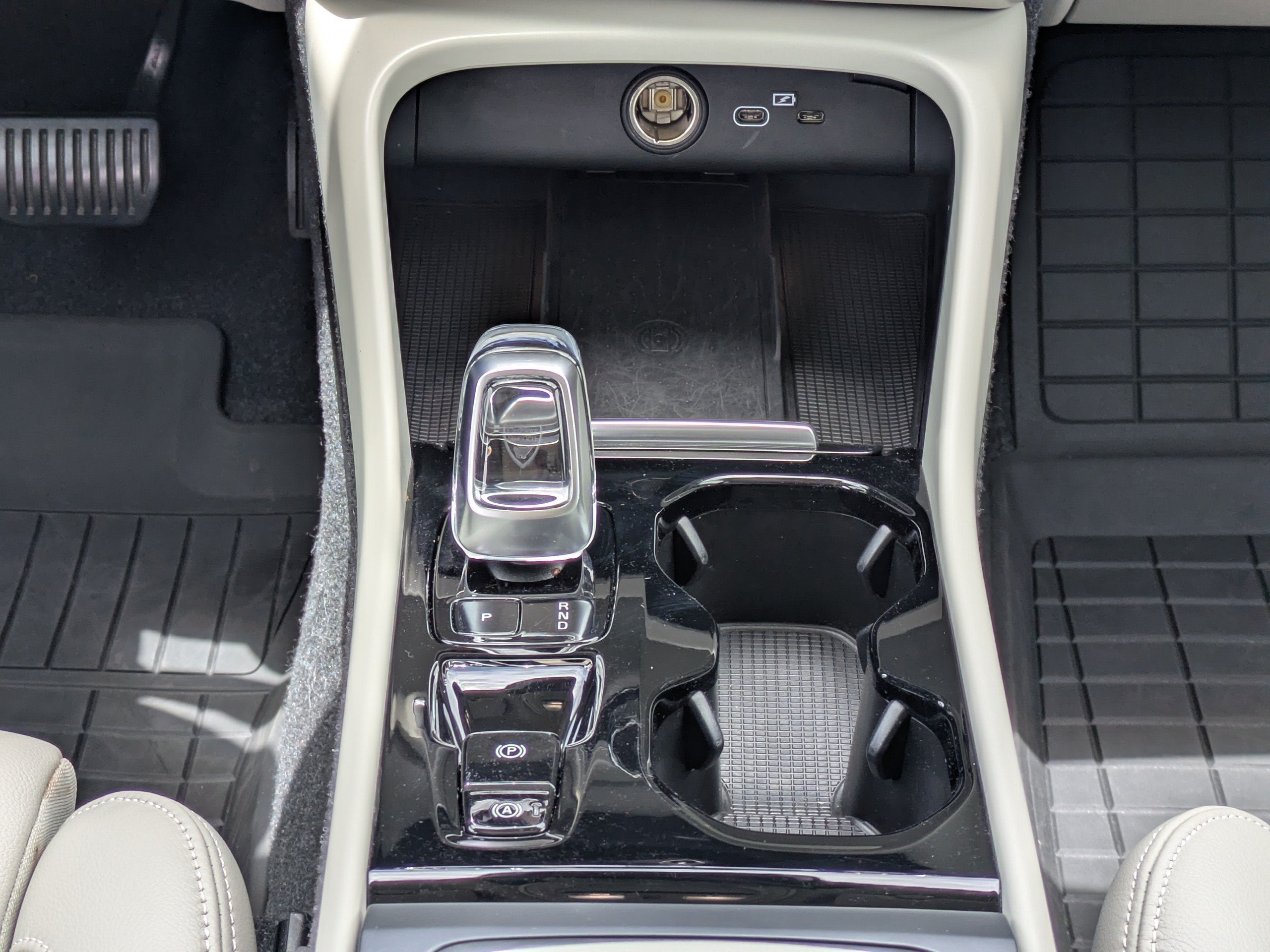 2023 Volvo XC40 PLUS DARK THEME
