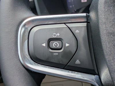2023 Volvo XC40 PLUS DARK THEME