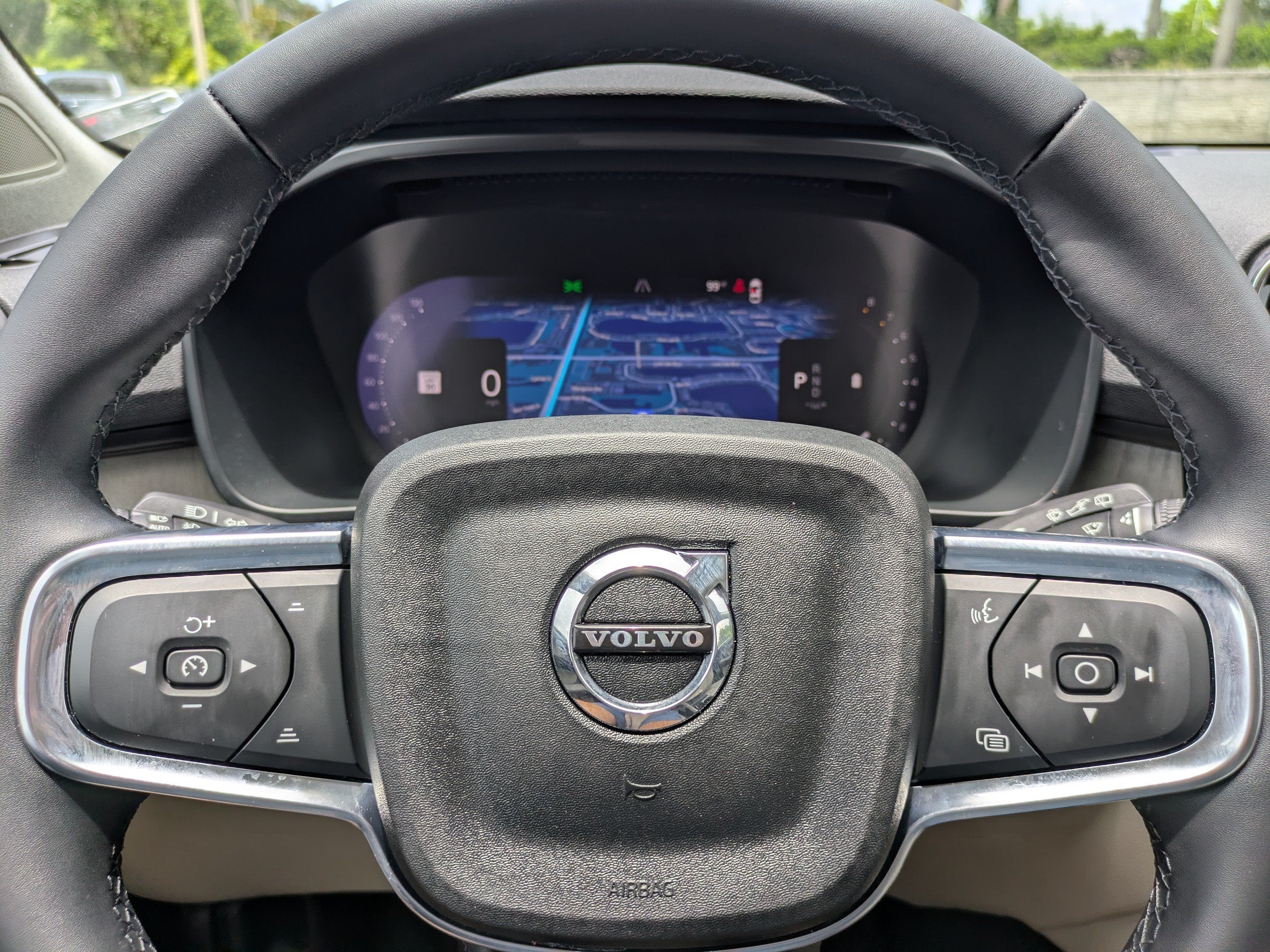 2023 Volvo XC40 PLUS DARK THEME