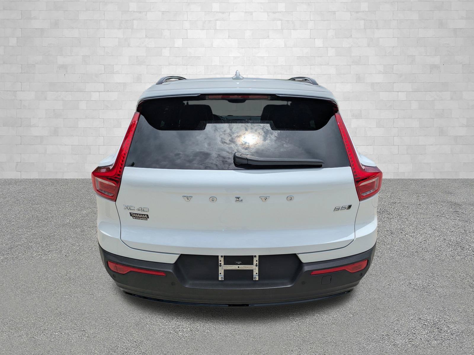 2023 Volvo XC40 PLUS DARK THEME
