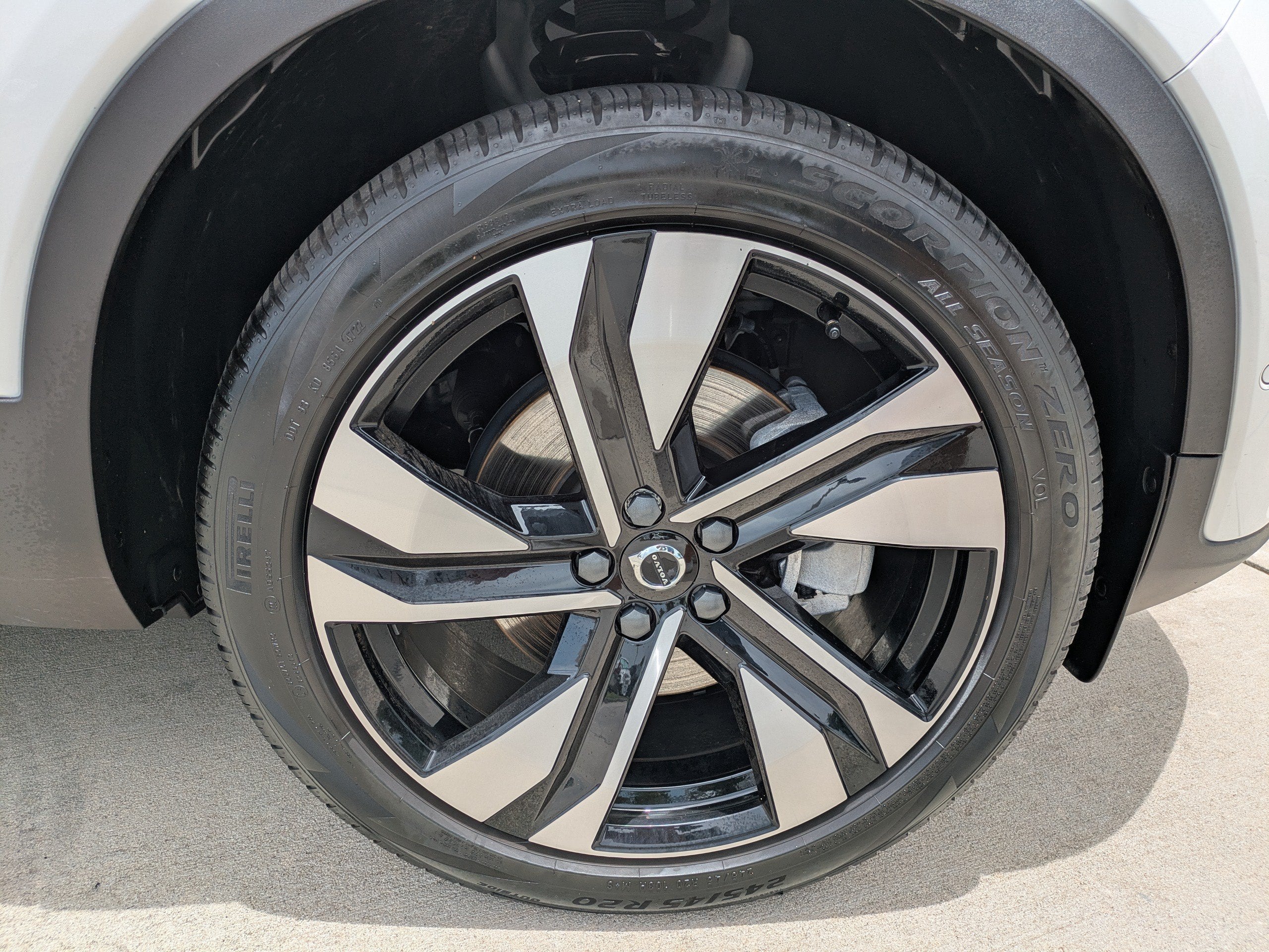 2023 Volvo XC40 PLUS DARK THEME