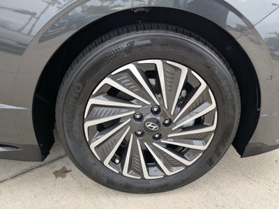2024 Hyundai Sonata Hybrid LIMITED