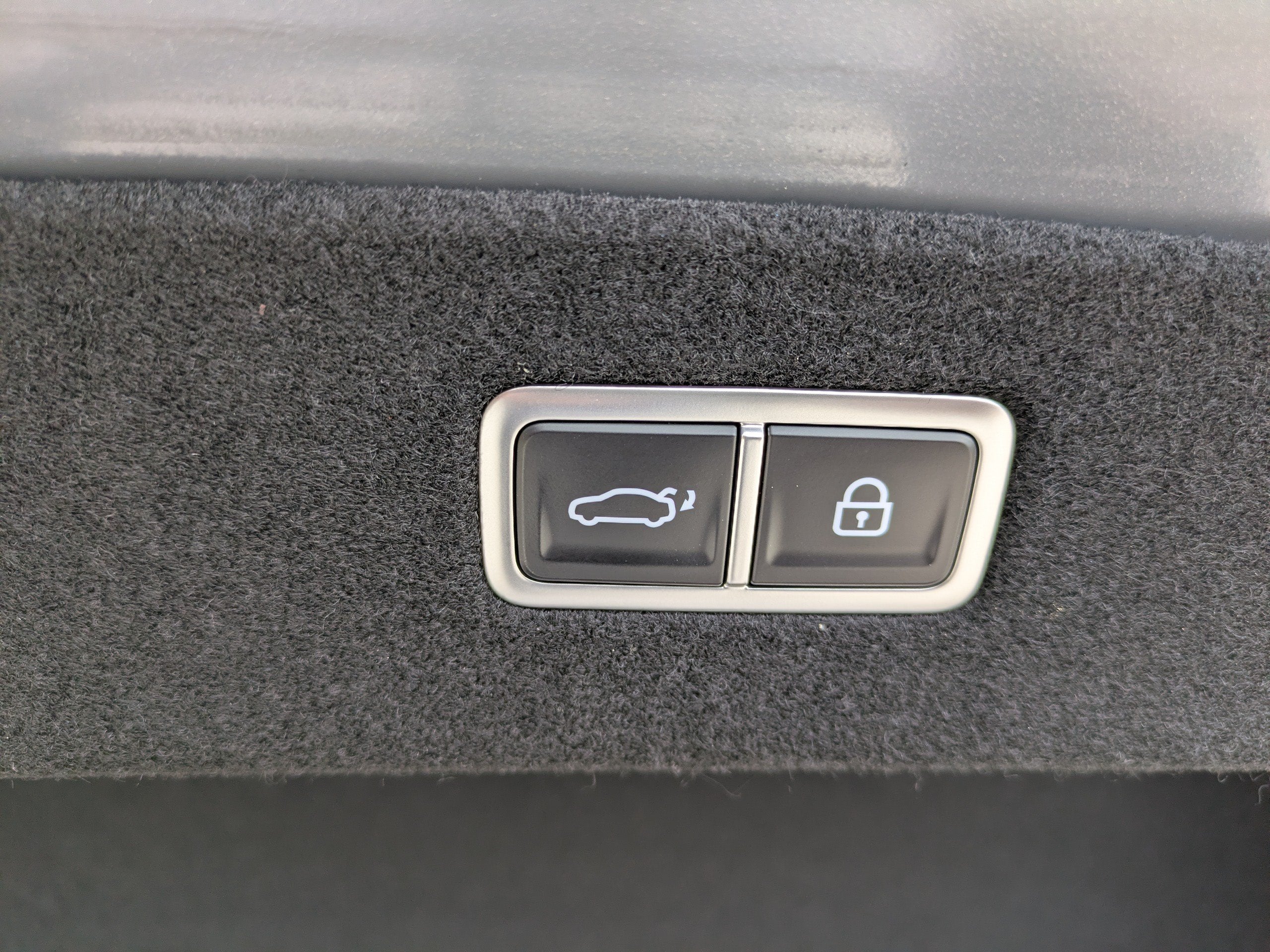 2024 Genesis G90 E-SC