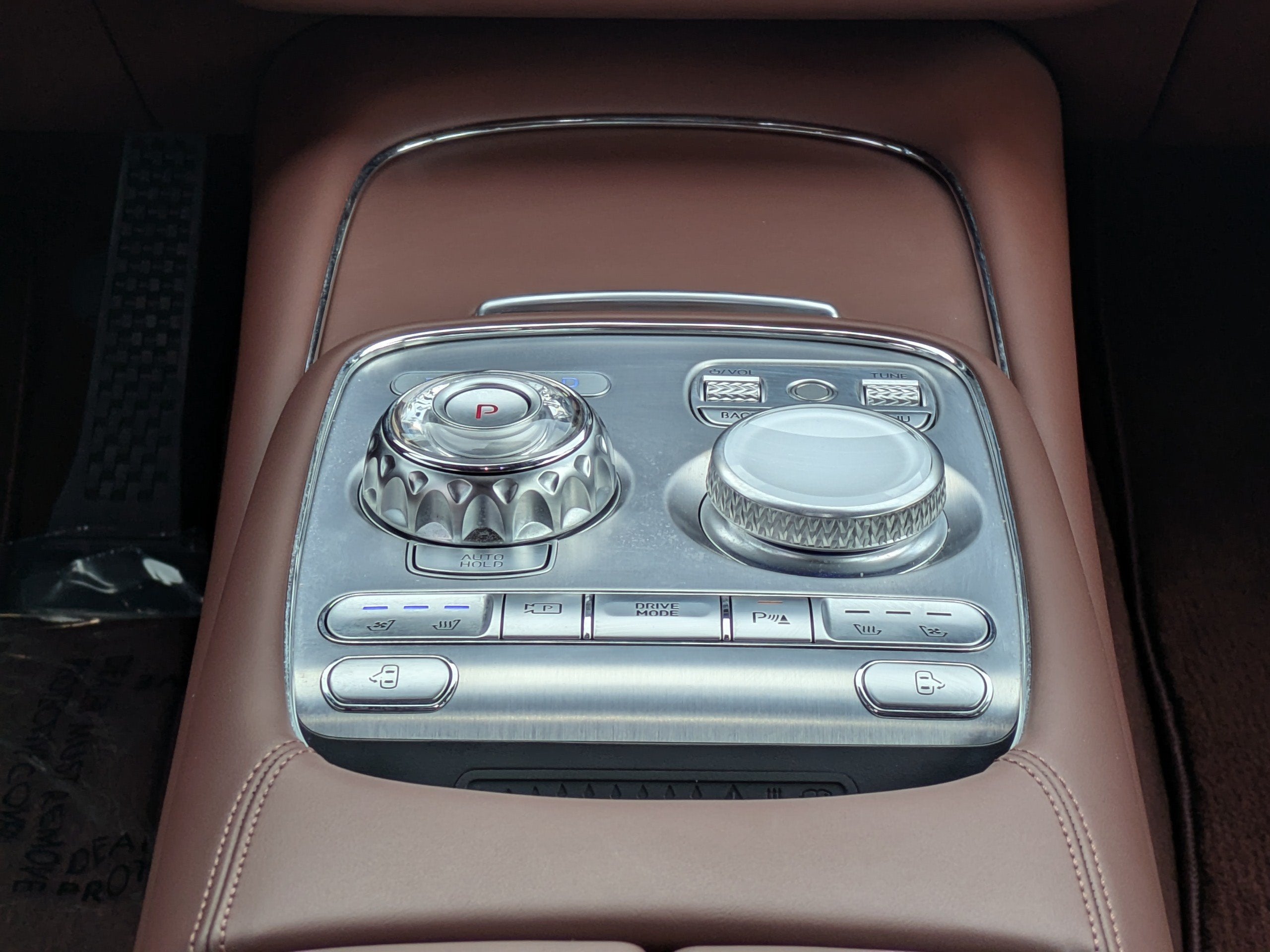 2024 Genesis G90 E-SC