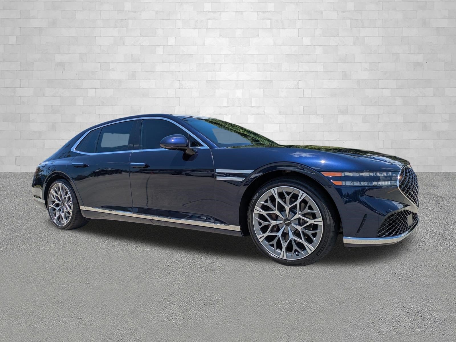 2024 Genesis G90 E-SC