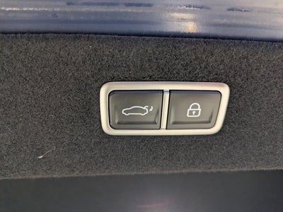 2024 Genesis G90 E-SC