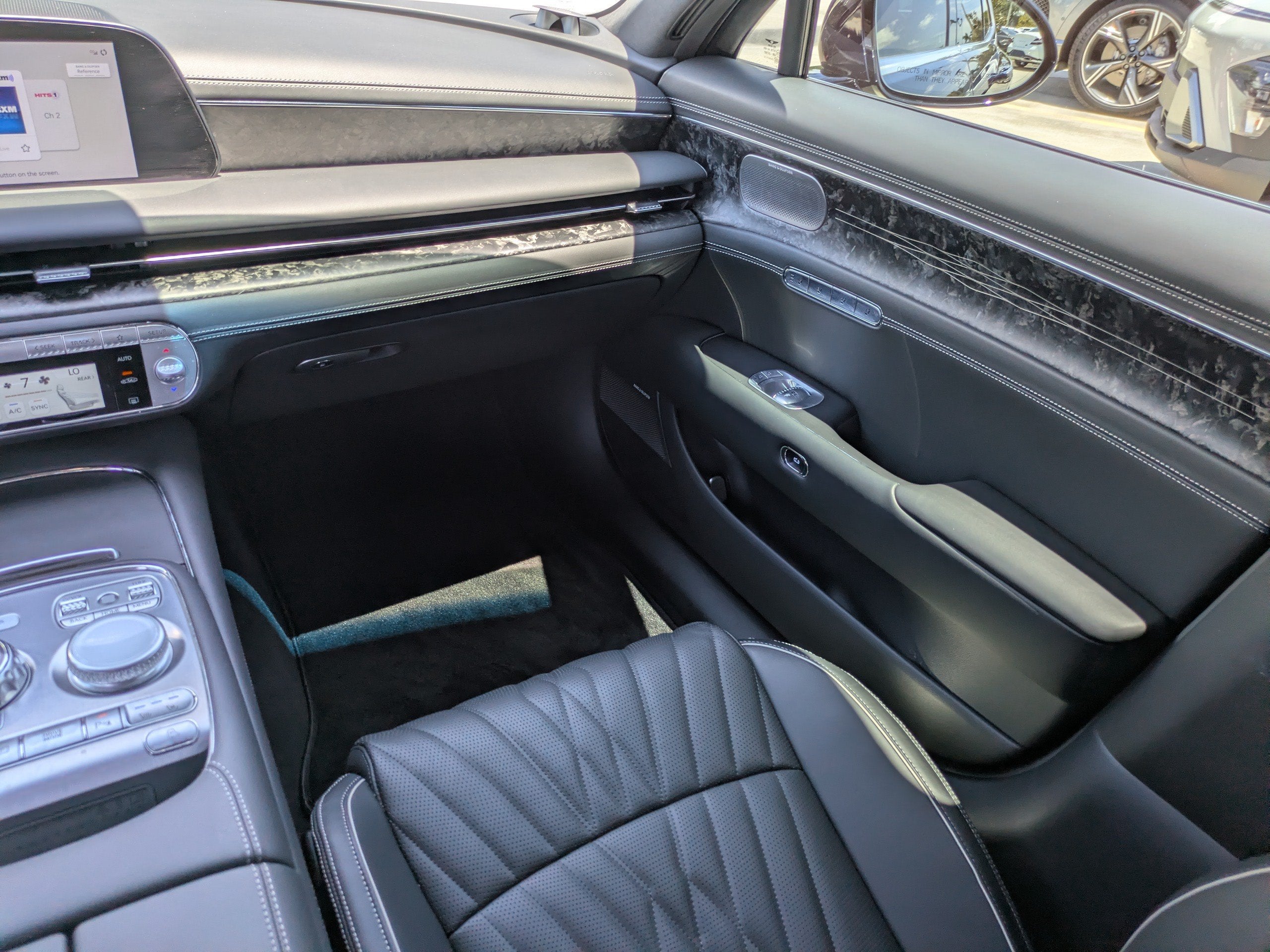 2024 Genesis G90 E-SC