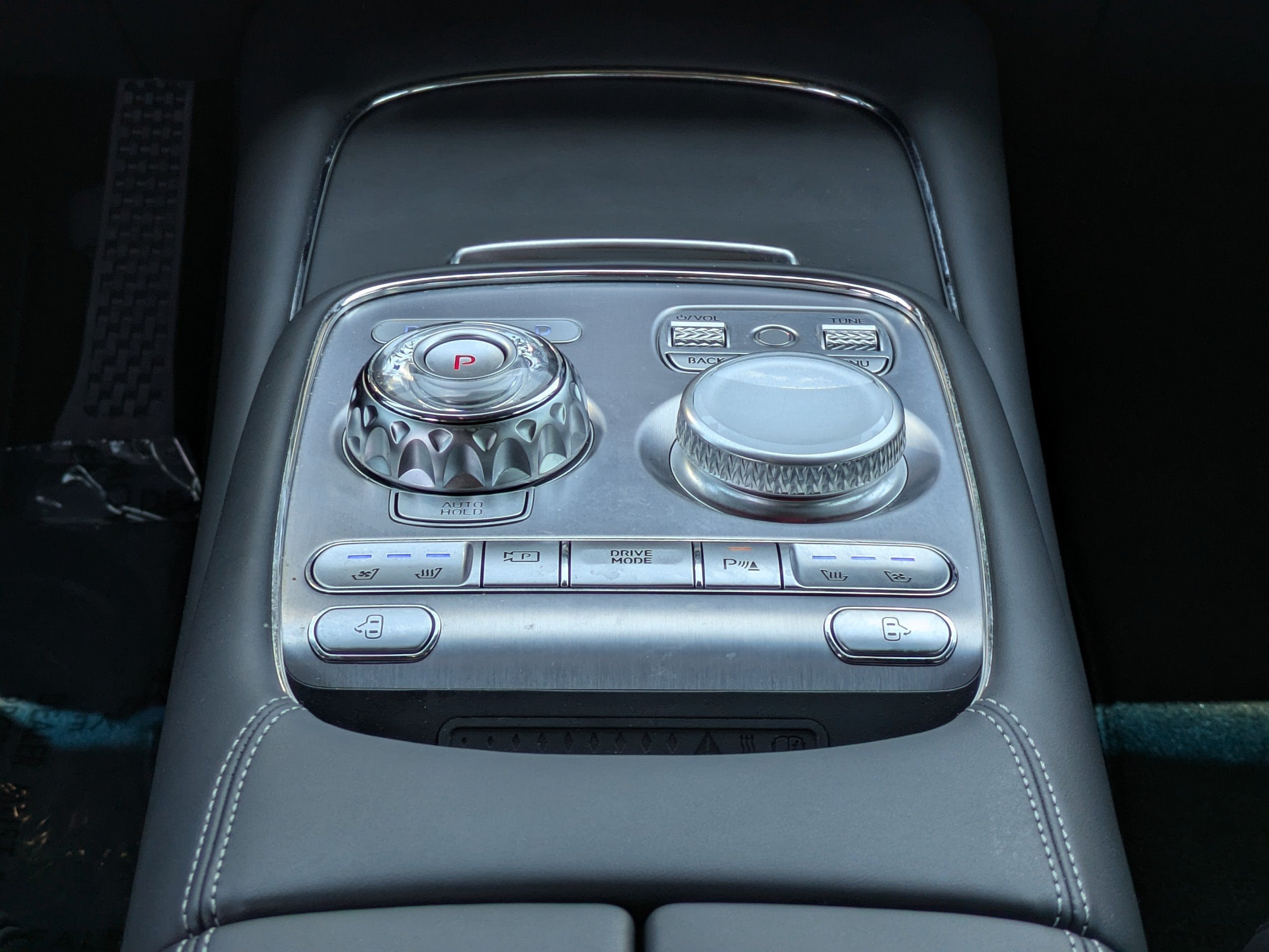 2024 Genesis G90 E-SC
