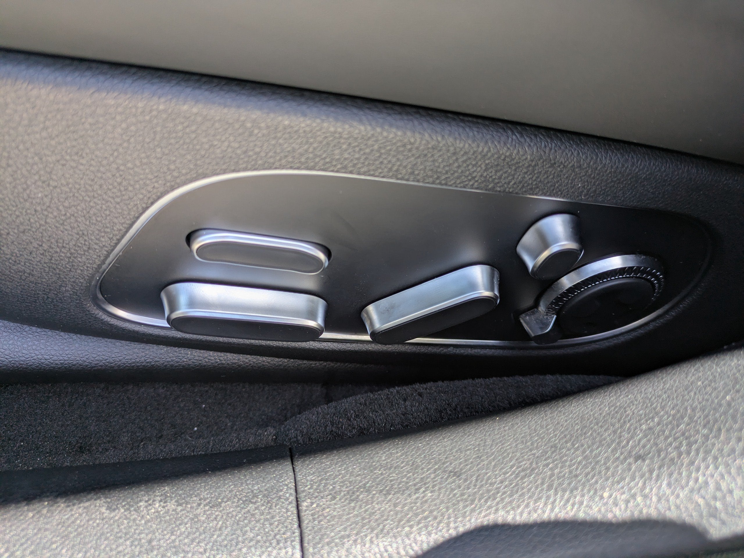2024 Genesis G90 E-SC