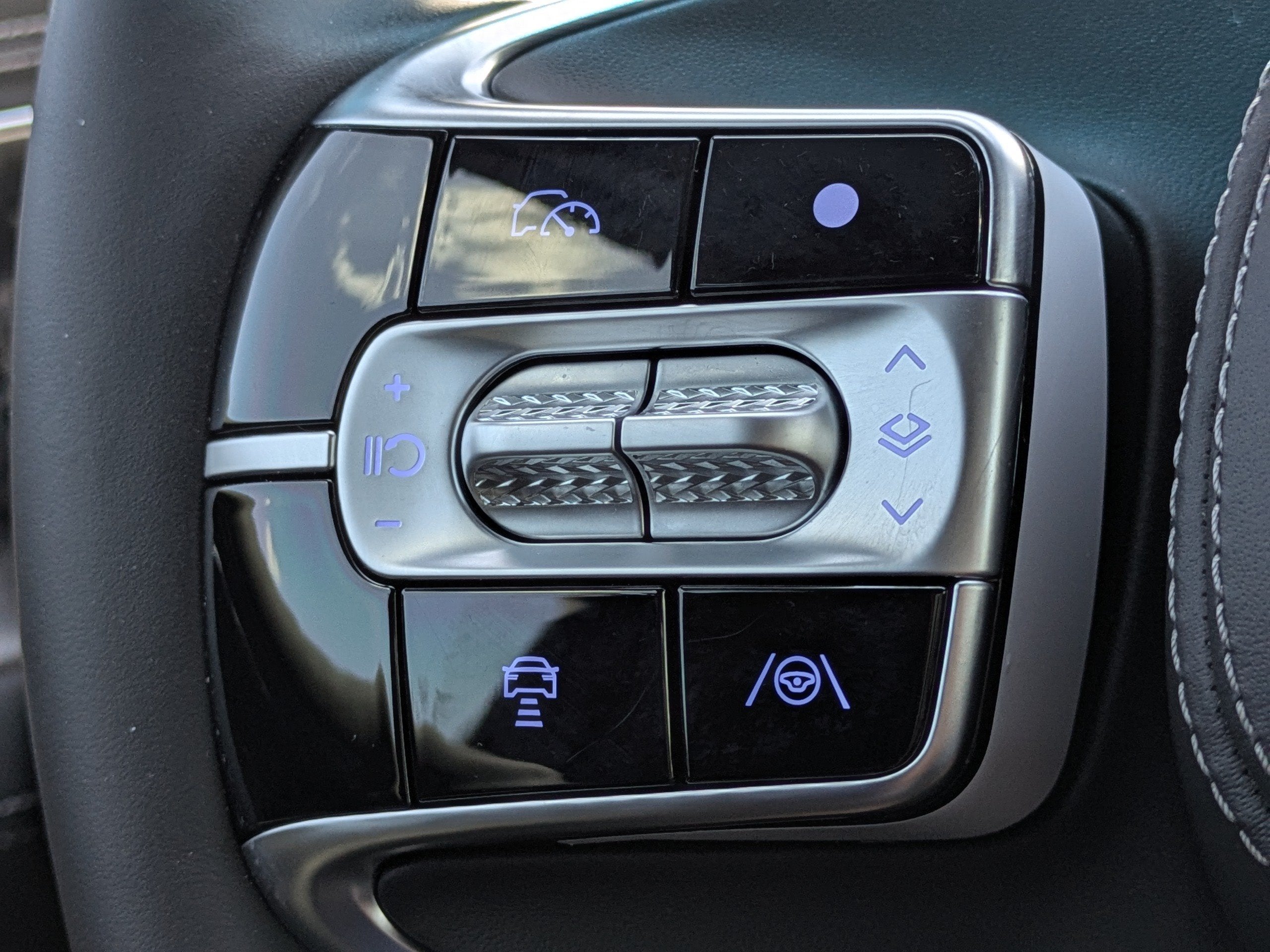 2024 Genesis G90 E-SC