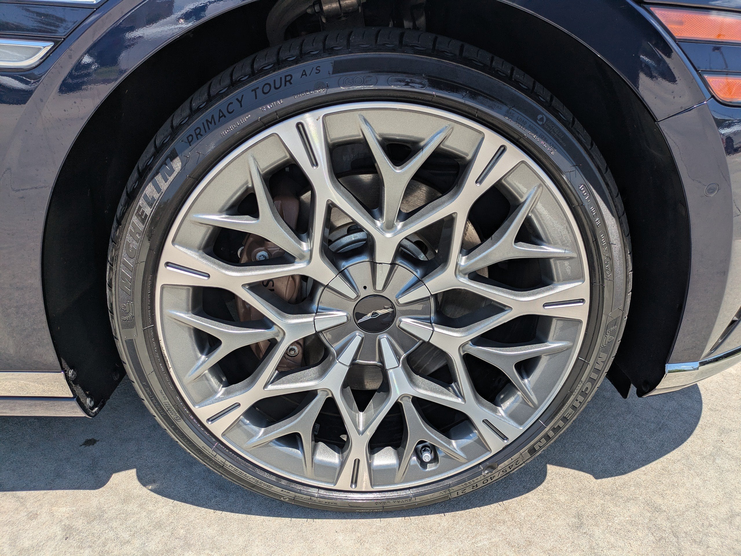 2024 Genesis G90 E-SC